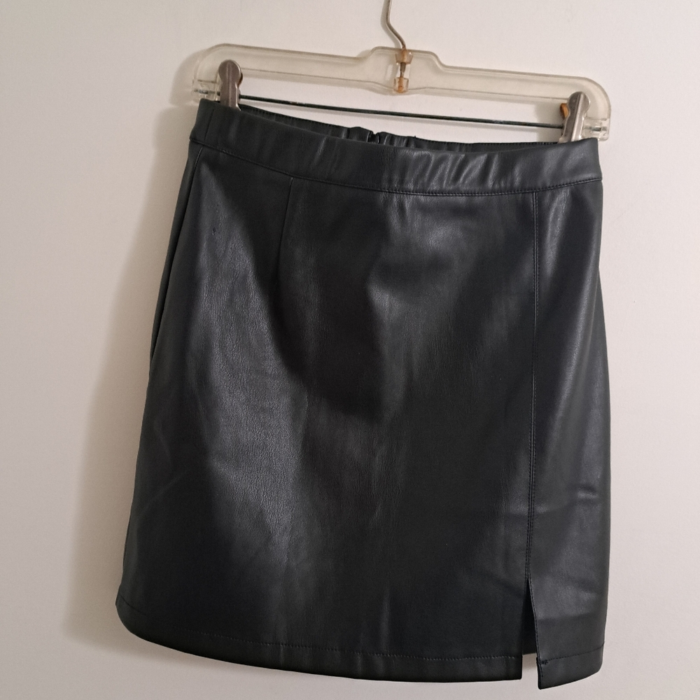 Fahsyee skirt.